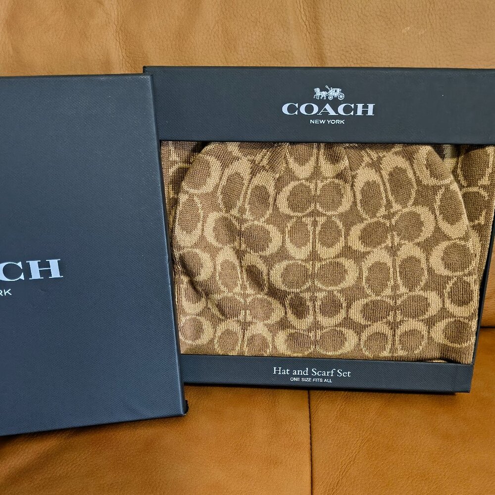 Coach Signature Logo Hat & Scarf Gift Set – Khaki/Tan